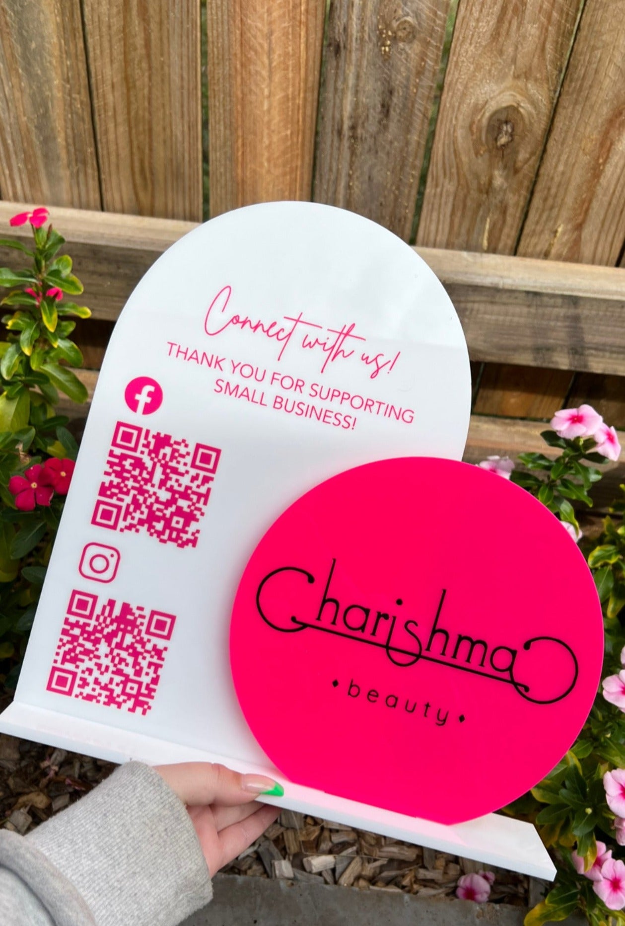 White Acrylic A4 Arch + Hot Pink Vinyl Wording | Hot Pink Acrylic 20cm Circle + Black Vinyl Wording | White Acrylic Stand